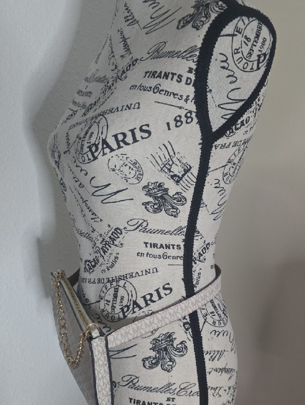 Michael Kors Cream MK W/ Gold Hardware & Gold Chain Belt Bag (NWOT)(S)✨️🤍✨️ - Picture 5 of 9